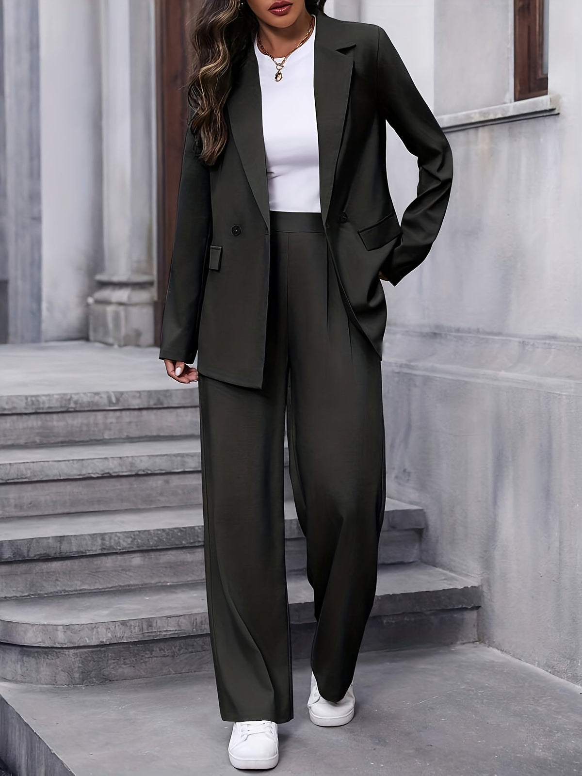Ensemble tailleur pour femme avec blazer oversize et pantalon droit à jambes larges