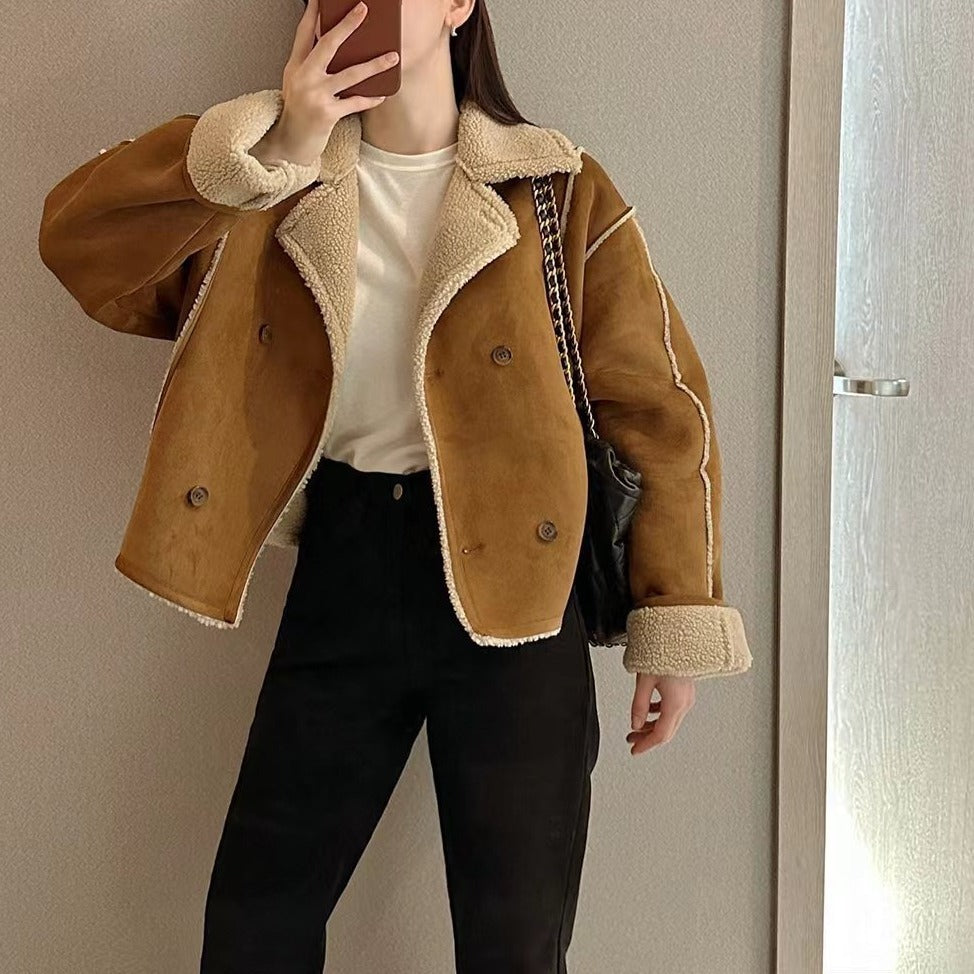 Women's cropped double-breasted jacket with plush trim, wide collar and long sleeves