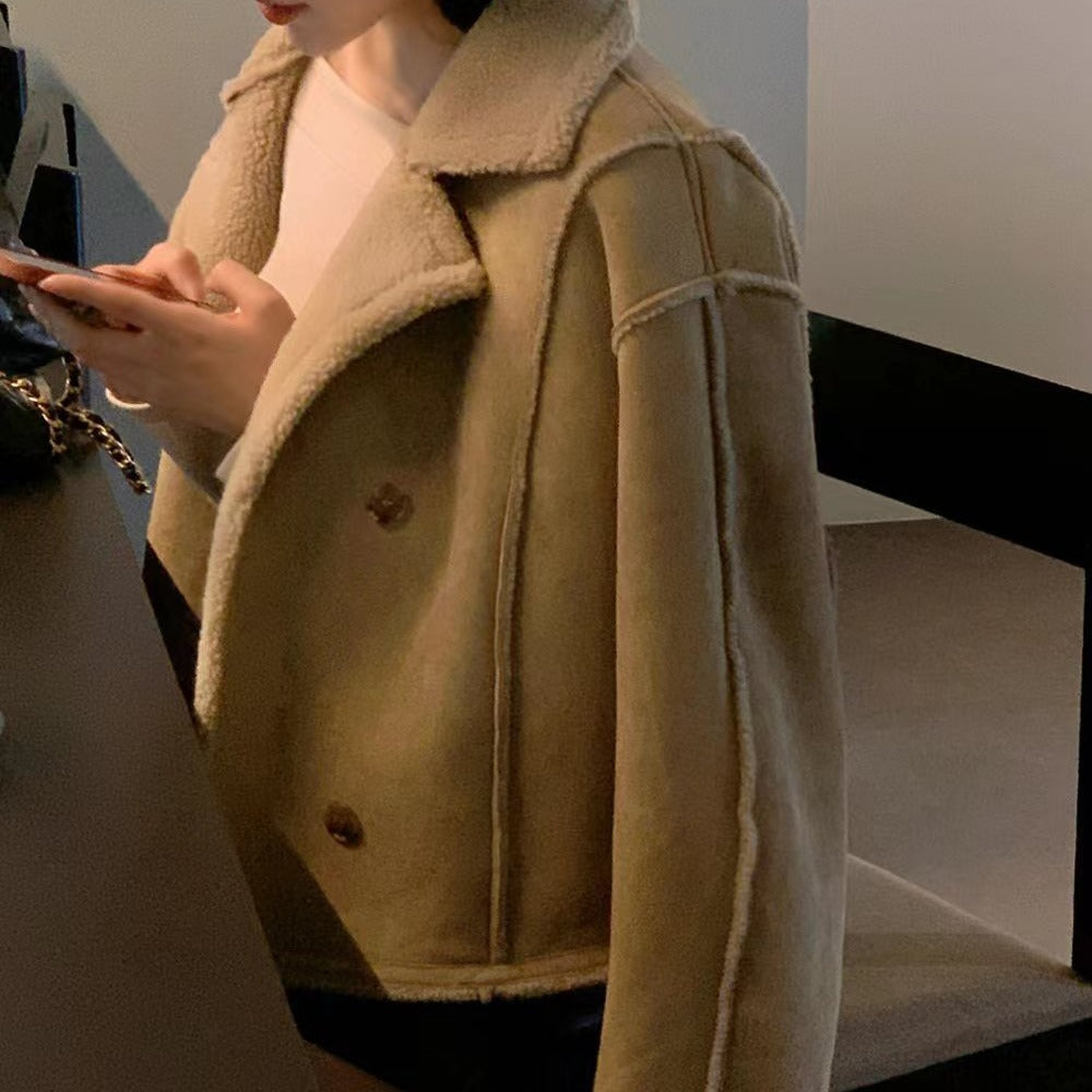 Women's cropped double-breasted jacket with plush trim, wide collar and long sleeves