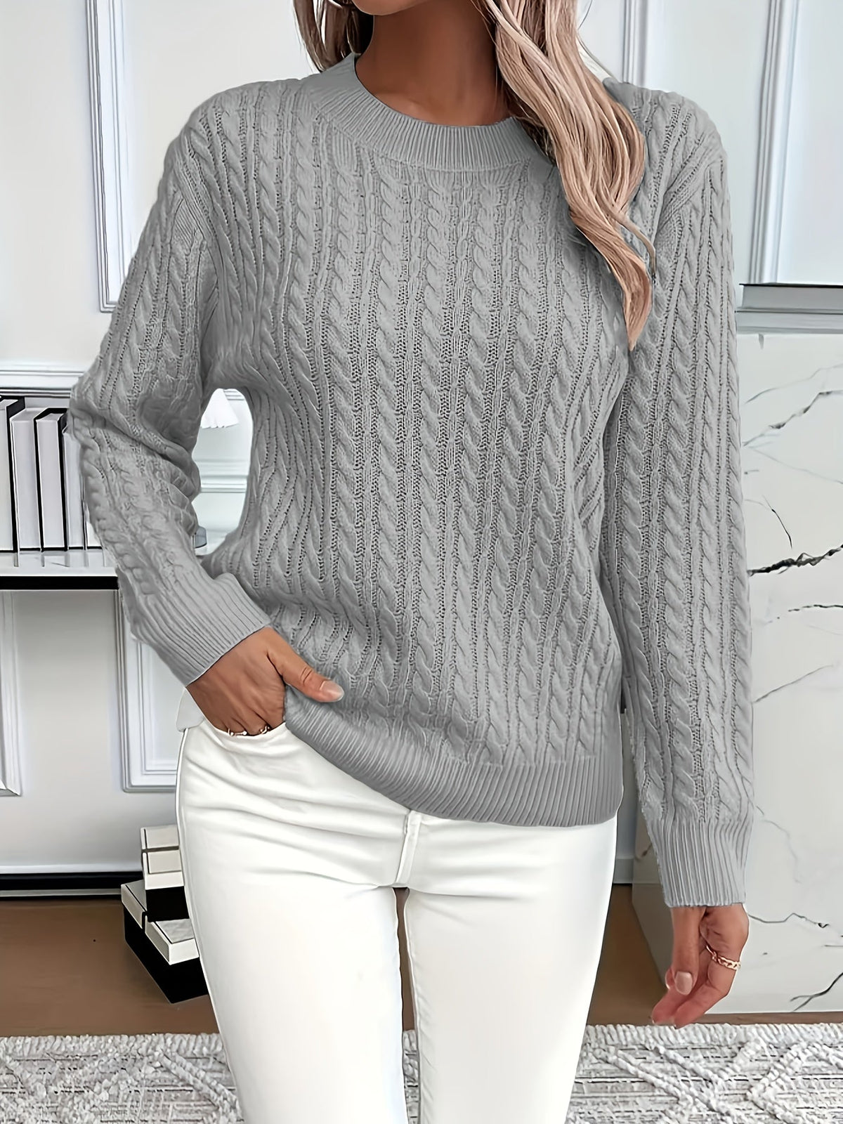Pull classique pour femme en maille torsadée, à col montant