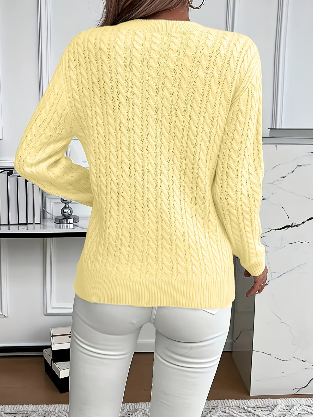 Pull classique pour femme en maille torsadée, à col montant