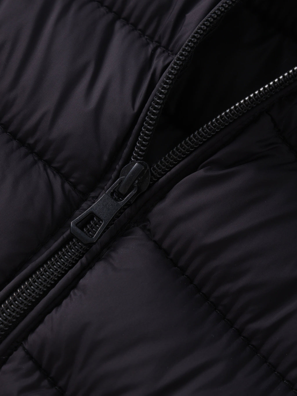 Women’s Lightweight Quilted Stand Collar Puffer Jacket