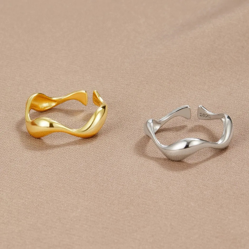 Bague ouverte sculpturale en forme de vague torsadée