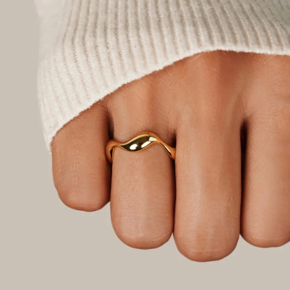 Bague ouverte sculpturale en forme de vague torsadée