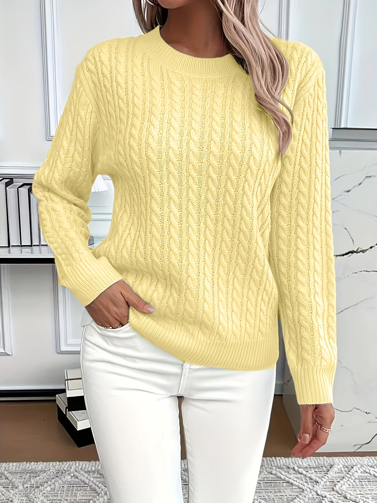 Pull classique pour femme en maille torsadée, à col montant