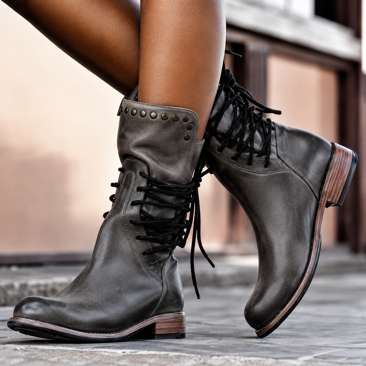 Bottines de combat pour femme à lacets et clous