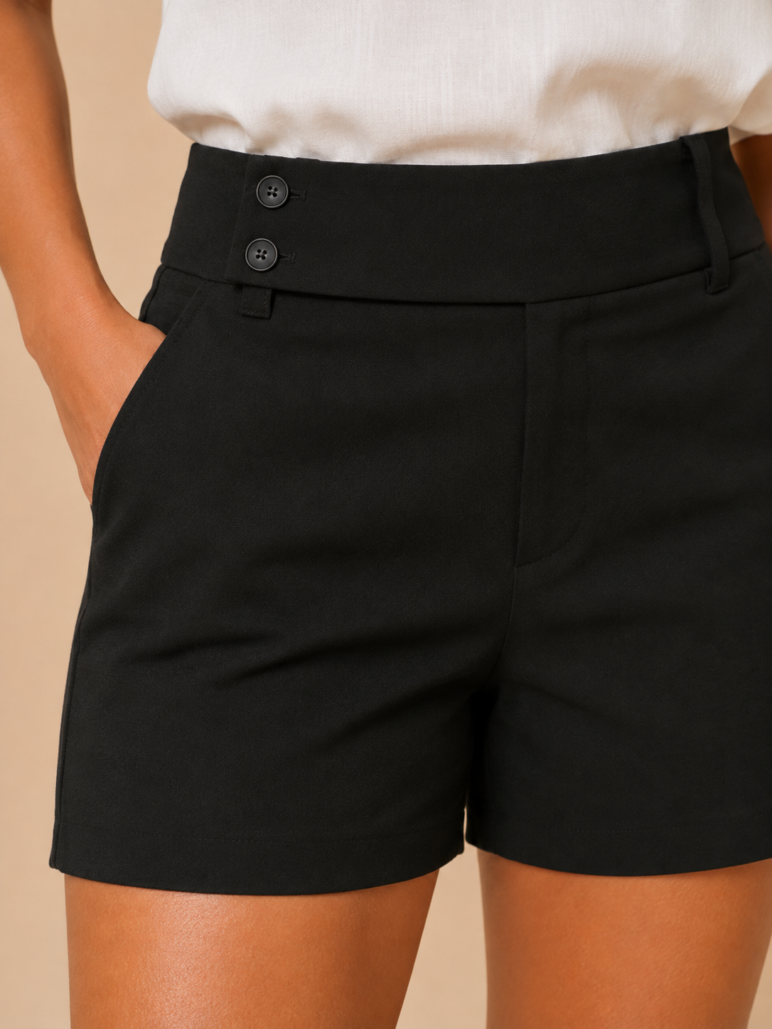 Short intelligent ajusté avec patte de boutonnage à la taille
