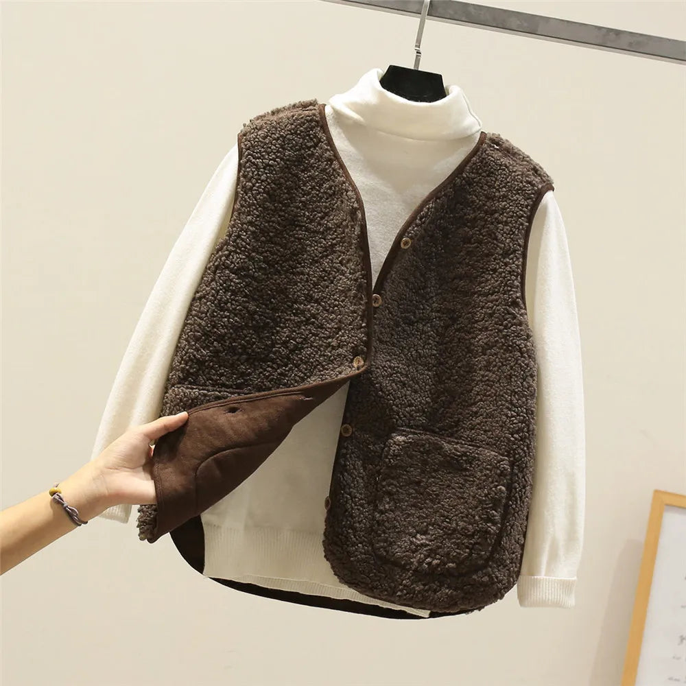Gilet boutonné en fausse peau de mouton pour femme