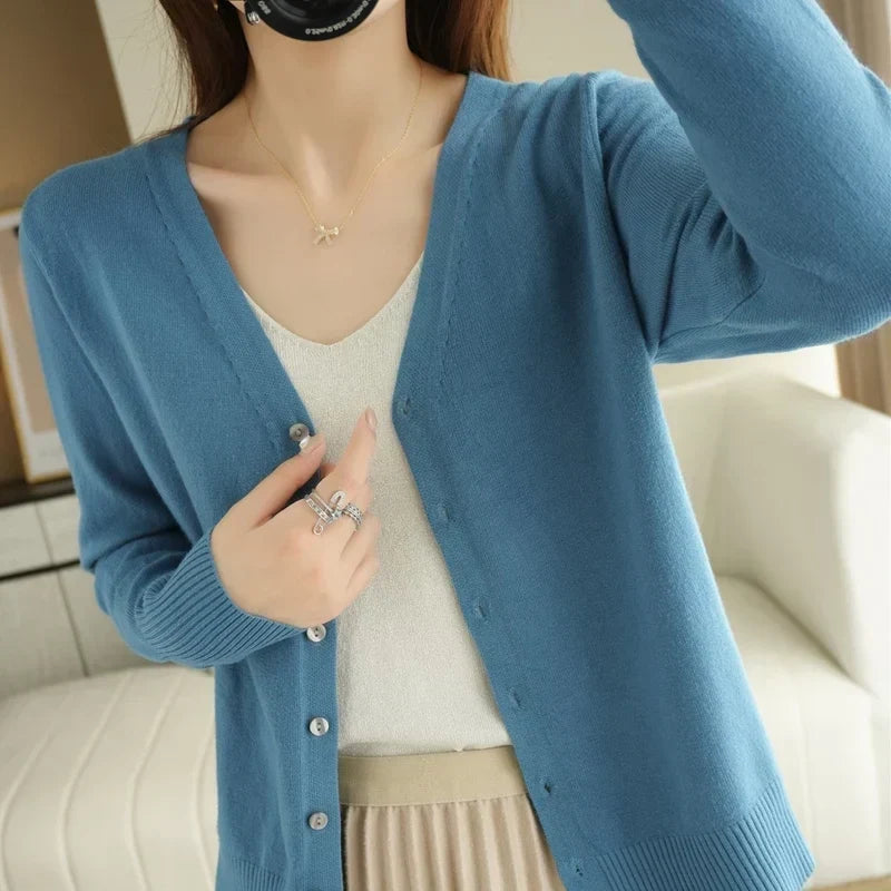 Women's V-neck button cardigan with long sleeves and ribbed trims