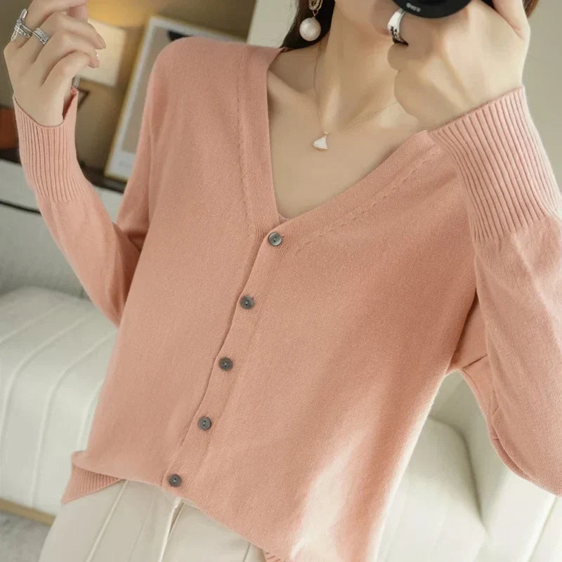 Women's V-neck button cardigan with long sleeves and ribbed trims