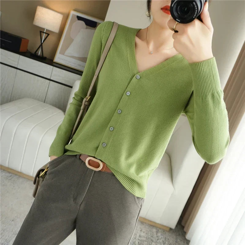 Women's V-neck button cardigan with long sleeves and ribbed trims