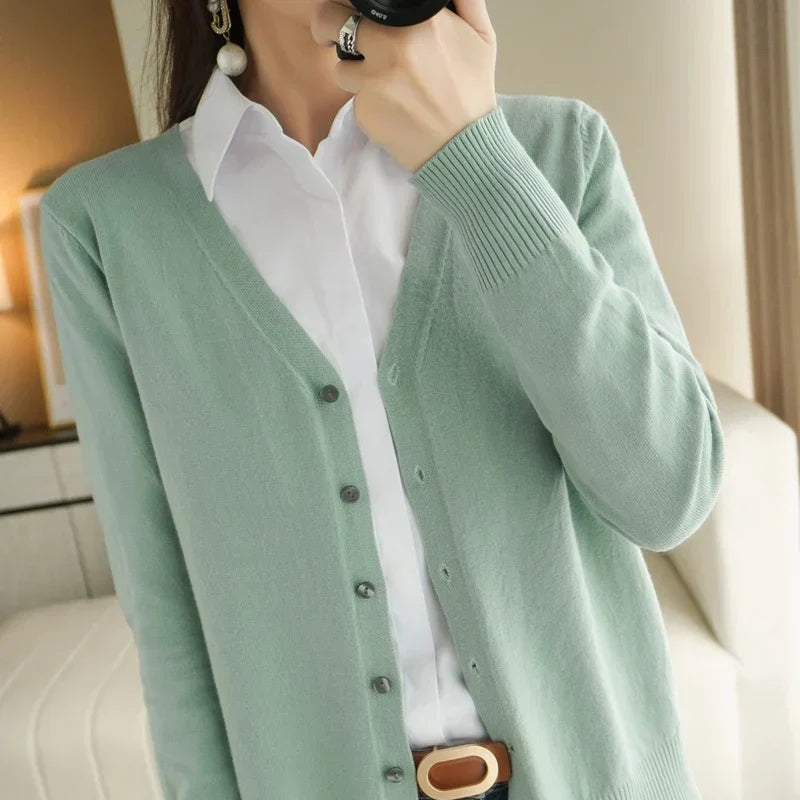 Women's V-neck button cardigan with long sleeves and ribbed trims