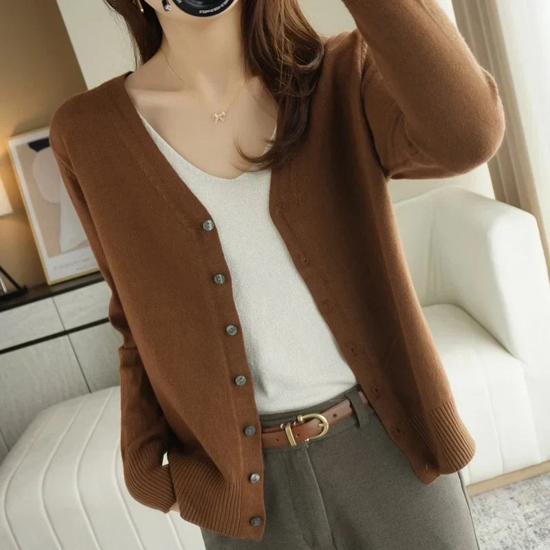 Women's V-neck button cardigan with long sleeves and ribbed trims
