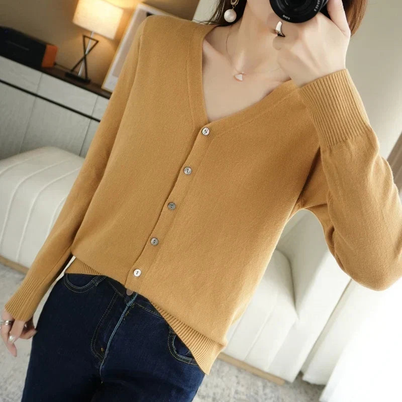 Women's V-neck button cardigan with long sleeves and ribbed trims