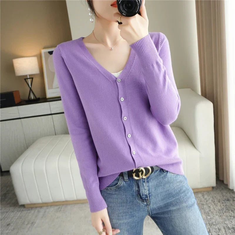 Women's V-neck button cardigan with long sleeves and ribbed trims