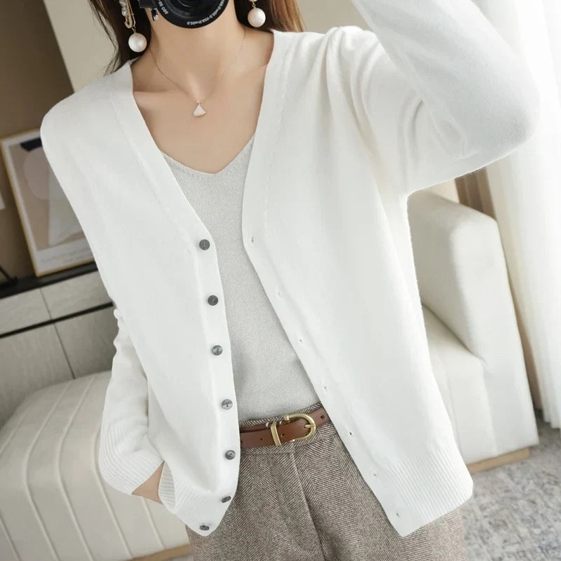 Women's V-neck button cardigan with long sleeves and ribbed trims