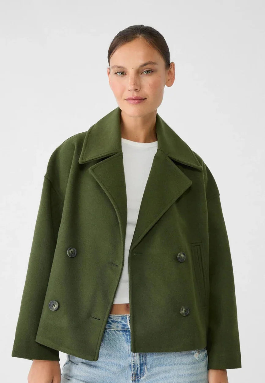 Women's short double-breasted jacket with notched lapels and long sleeves