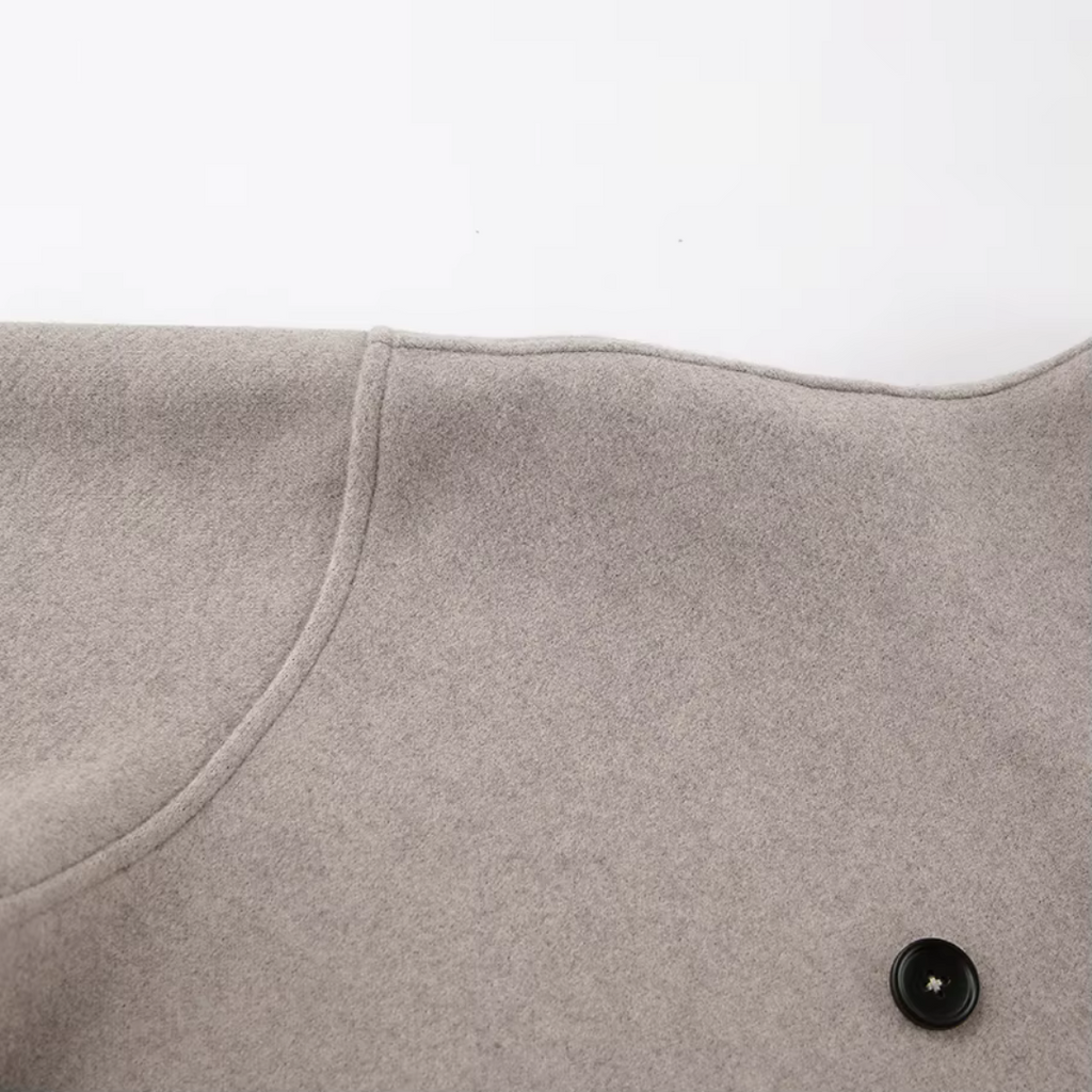 Manteau court femme à col montant et double boutonnage