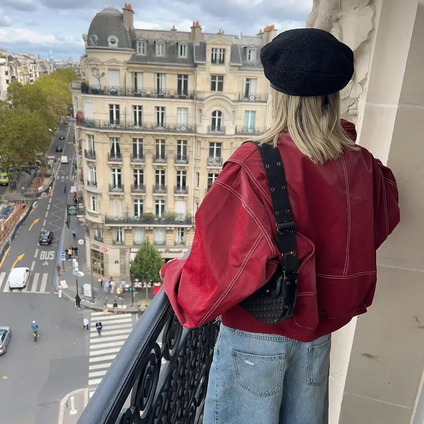 Veste oversize pour femme en cuir vegan à surpiqûres contrastées