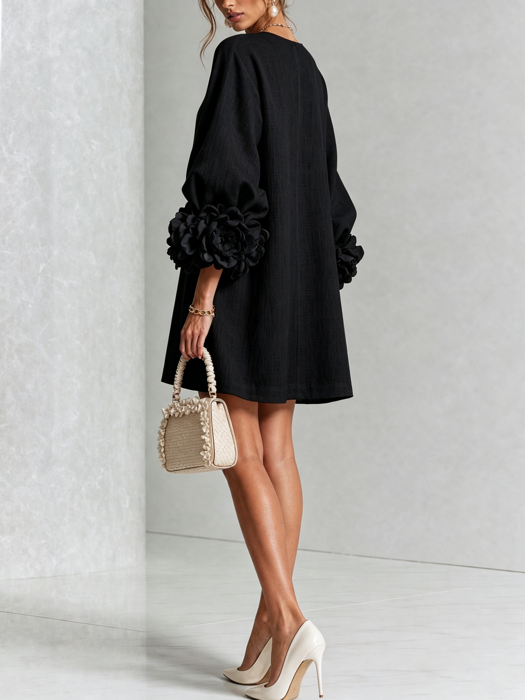 Robe courte droite pour femme à manches ballon et poignets ornés de rosettes