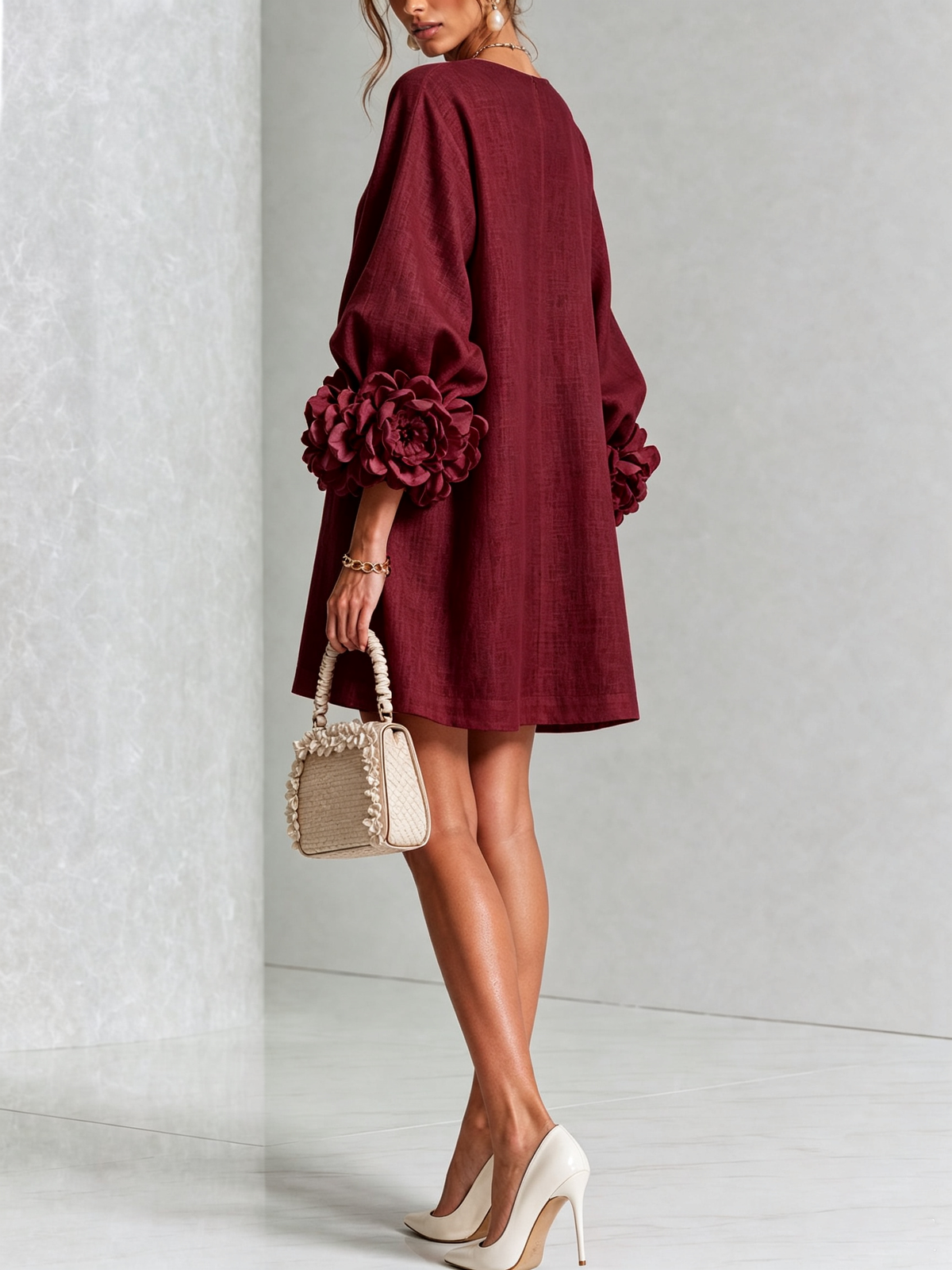 Robe courte droite pour femme à manches ballon et poignets ornés de rosettes