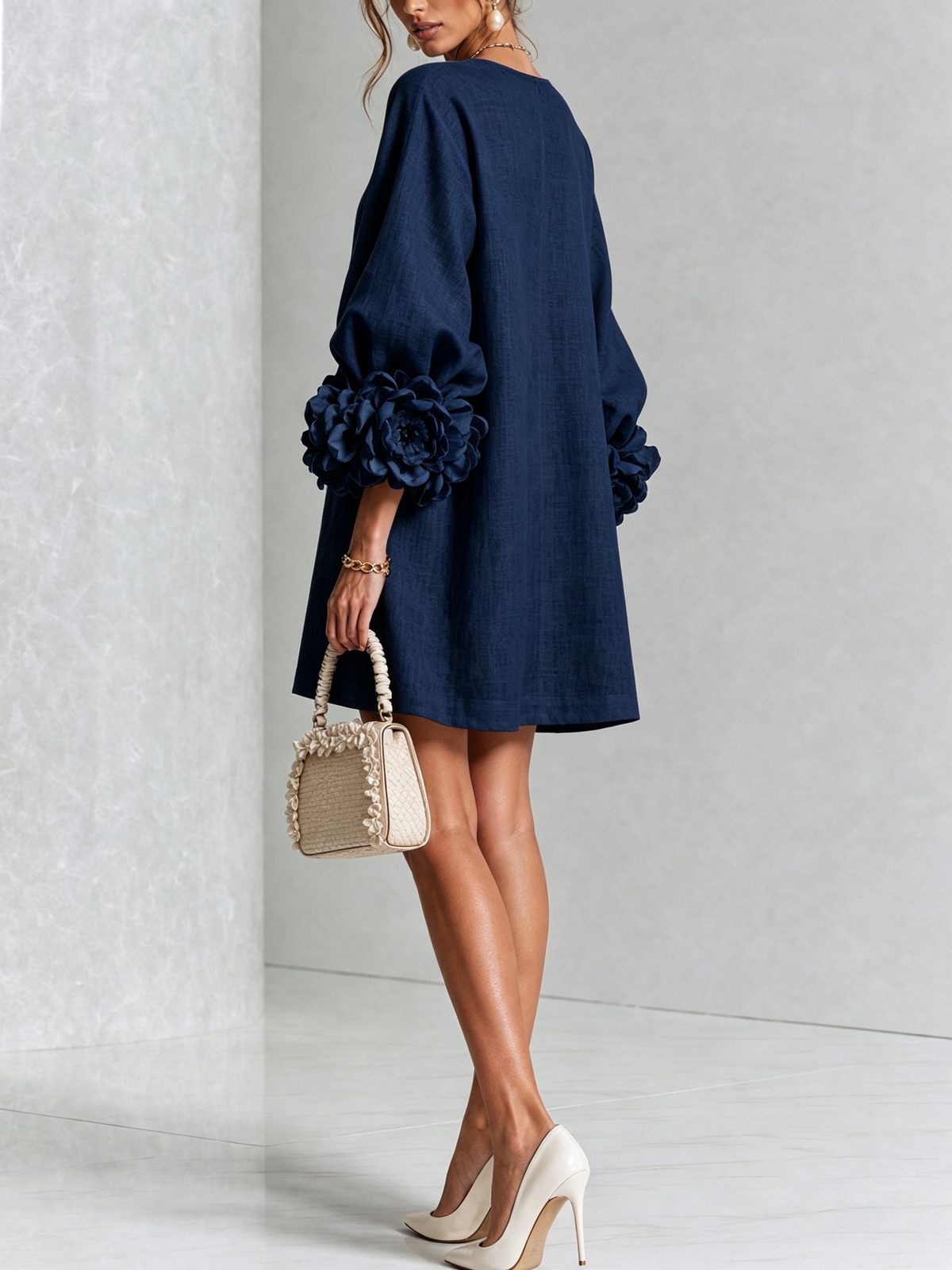 Robe courte droite pour femme à manches ballon et poignets ornés de rosettes
