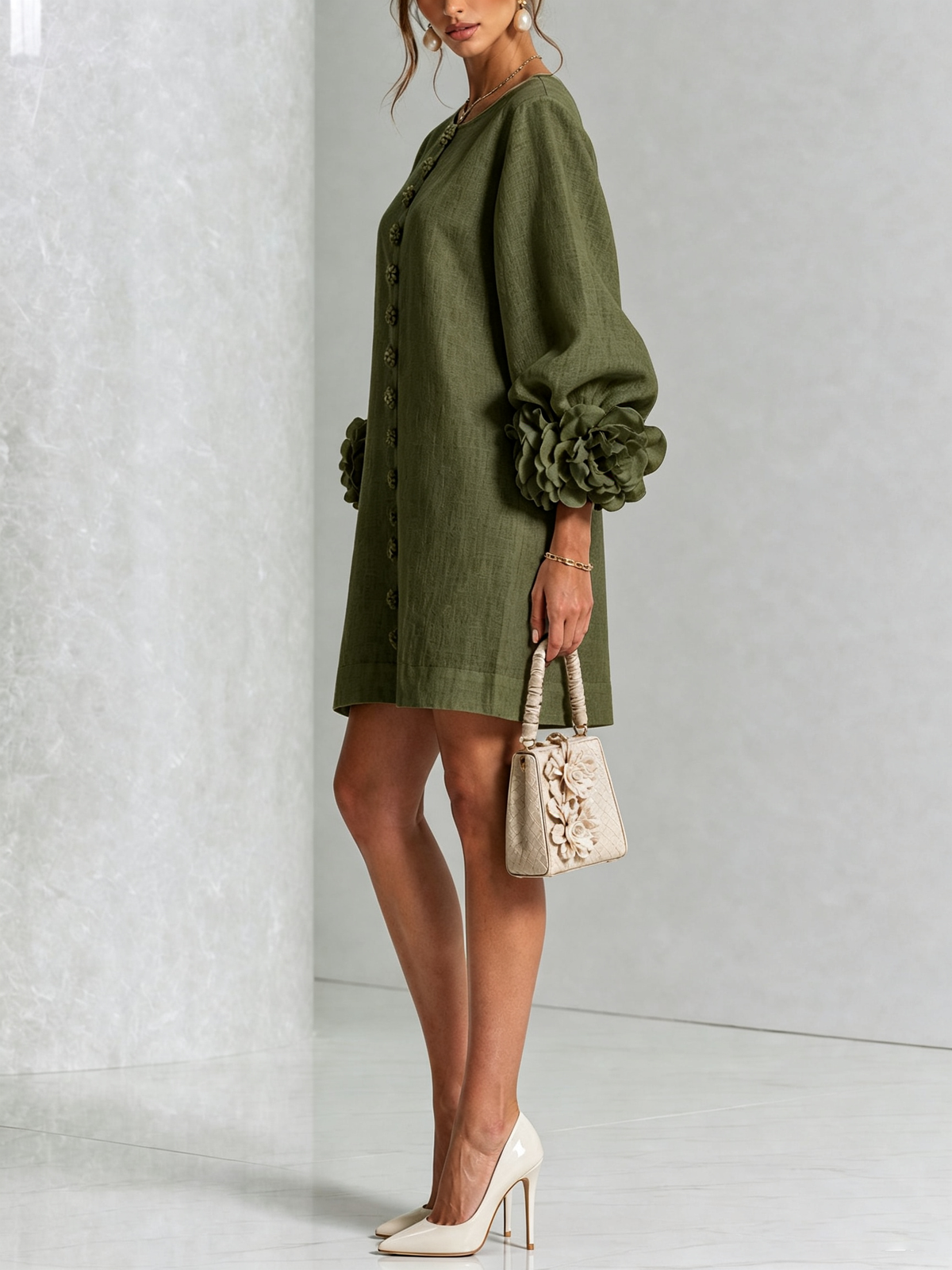 Robe courte droite pour femme à manches ballon et poignets ornés de rosettes
