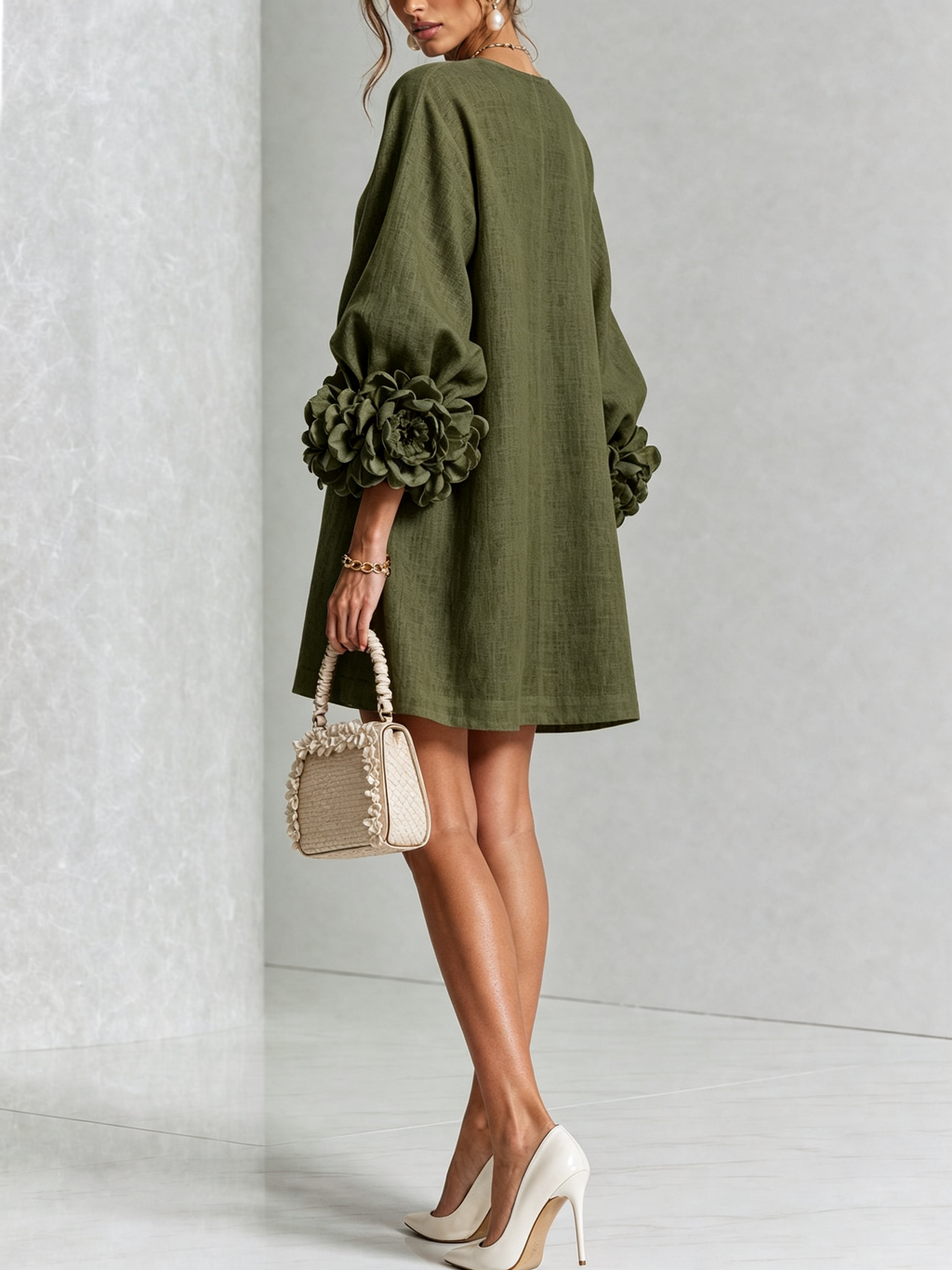 Robe courte droite pour femme à manches ballon et poignets ornés de rosettes