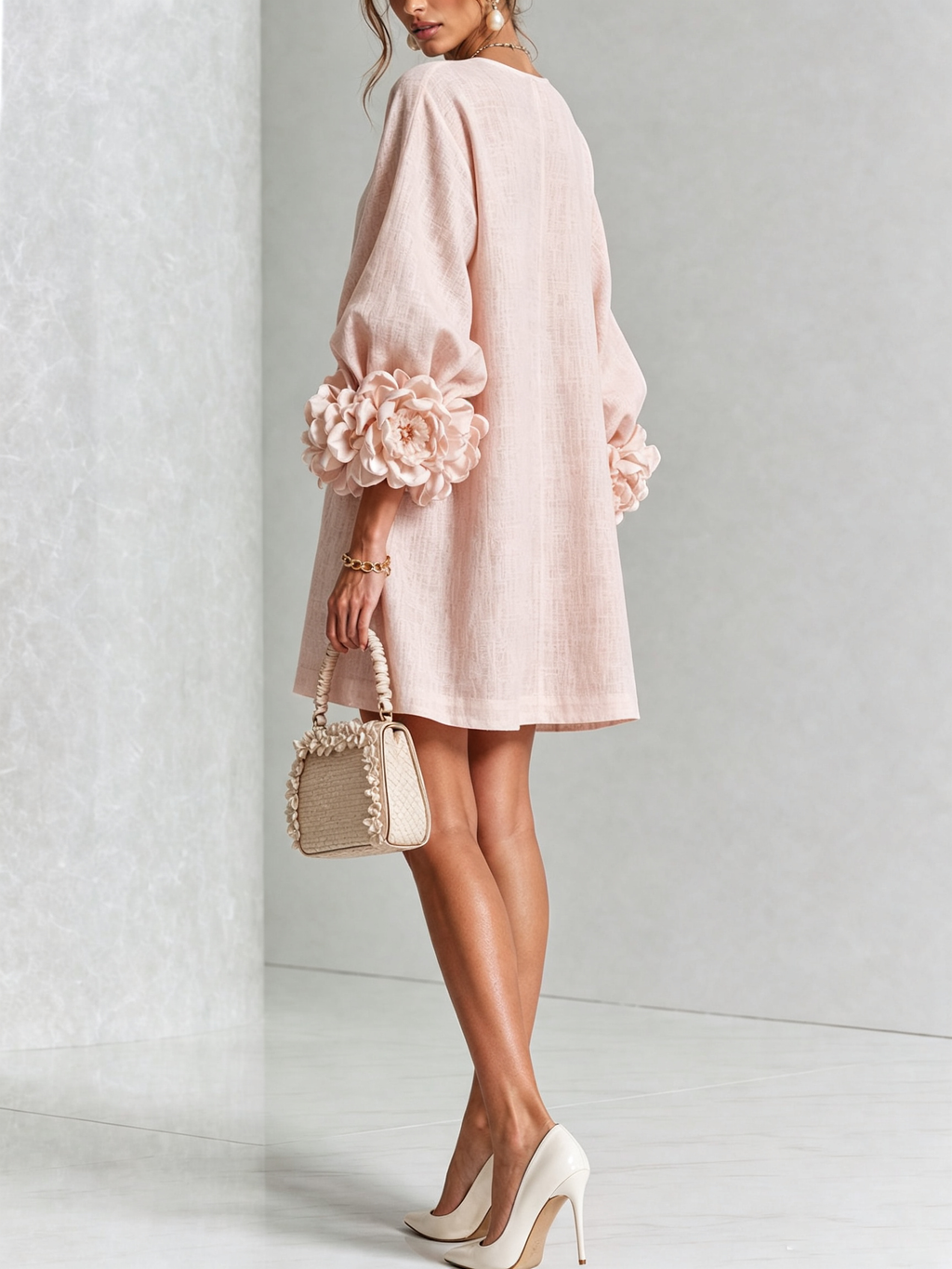Robe courte droite pour femme à manches ballon et poignets ornés de rosettes