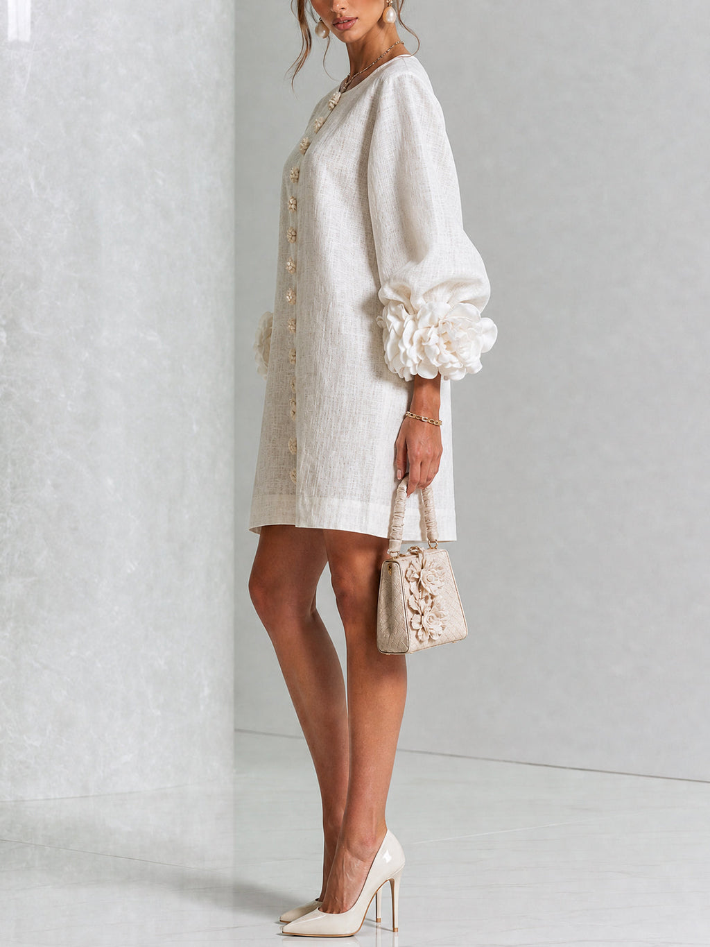 Robe courte droite pour femme à manches ballon et poignets ornés de rosettes