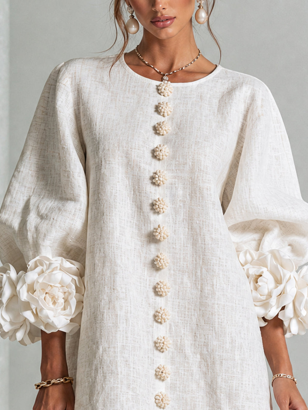 Robe courte droite pour femme à manches ballon et poignets ornés de rosettes