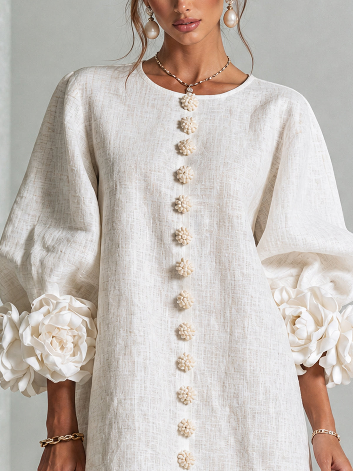 Robe courte droite pour femme à manches ballon et poignets ornés de rosettes