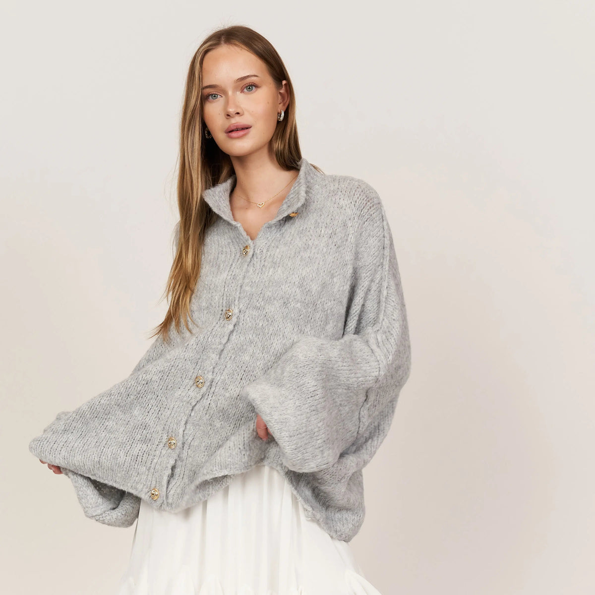 Women's oversized chunky knit cardigan with long sleeves and gold-tone buttons