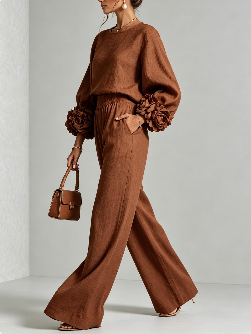 Women's two-piece set with round-neck top, rosette cuffs and wide-leg trousers