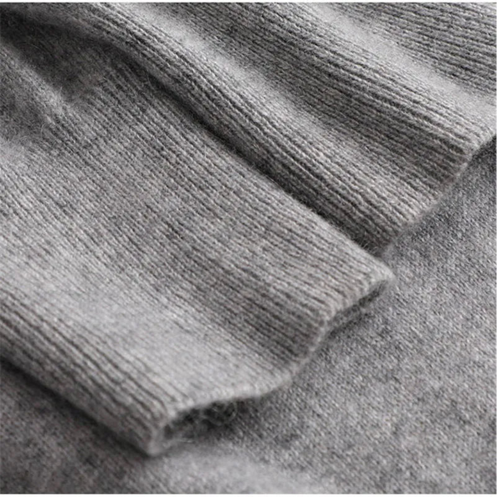 Men's solid crew neck knit pullover sweater with long sleeves and ribbed cuffs
