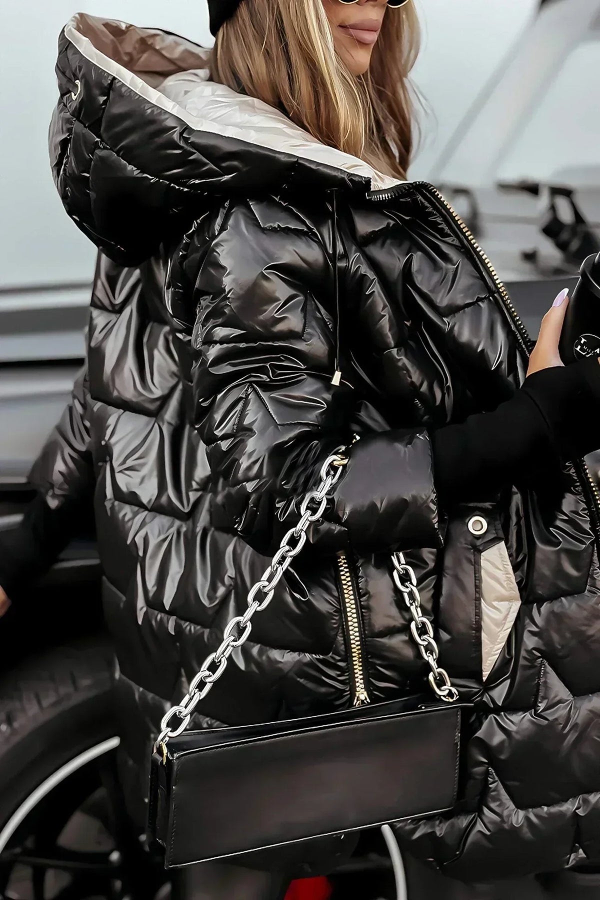 Women's hooded longline puffer jacket with glossy geometric quilting