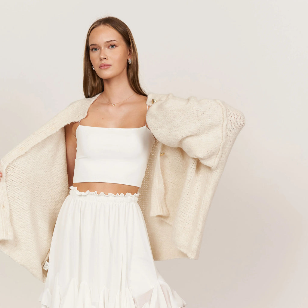 Women's oversized chunky knit cardigan with long sleeves and gold-tone buttons