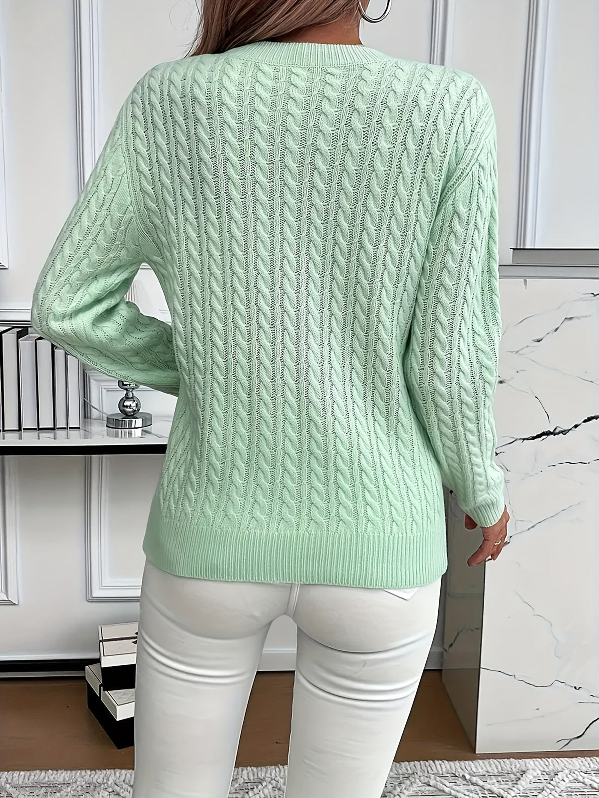 Pull classique pour femme en maille torsadée, à col montant