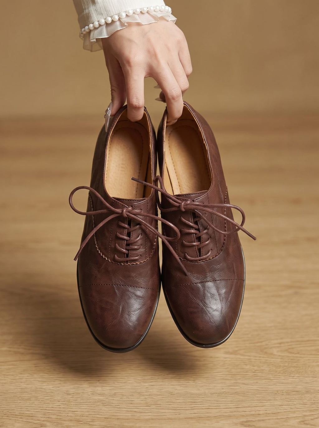 Women's brown cap toe lace-up Oxford shoes with low heels