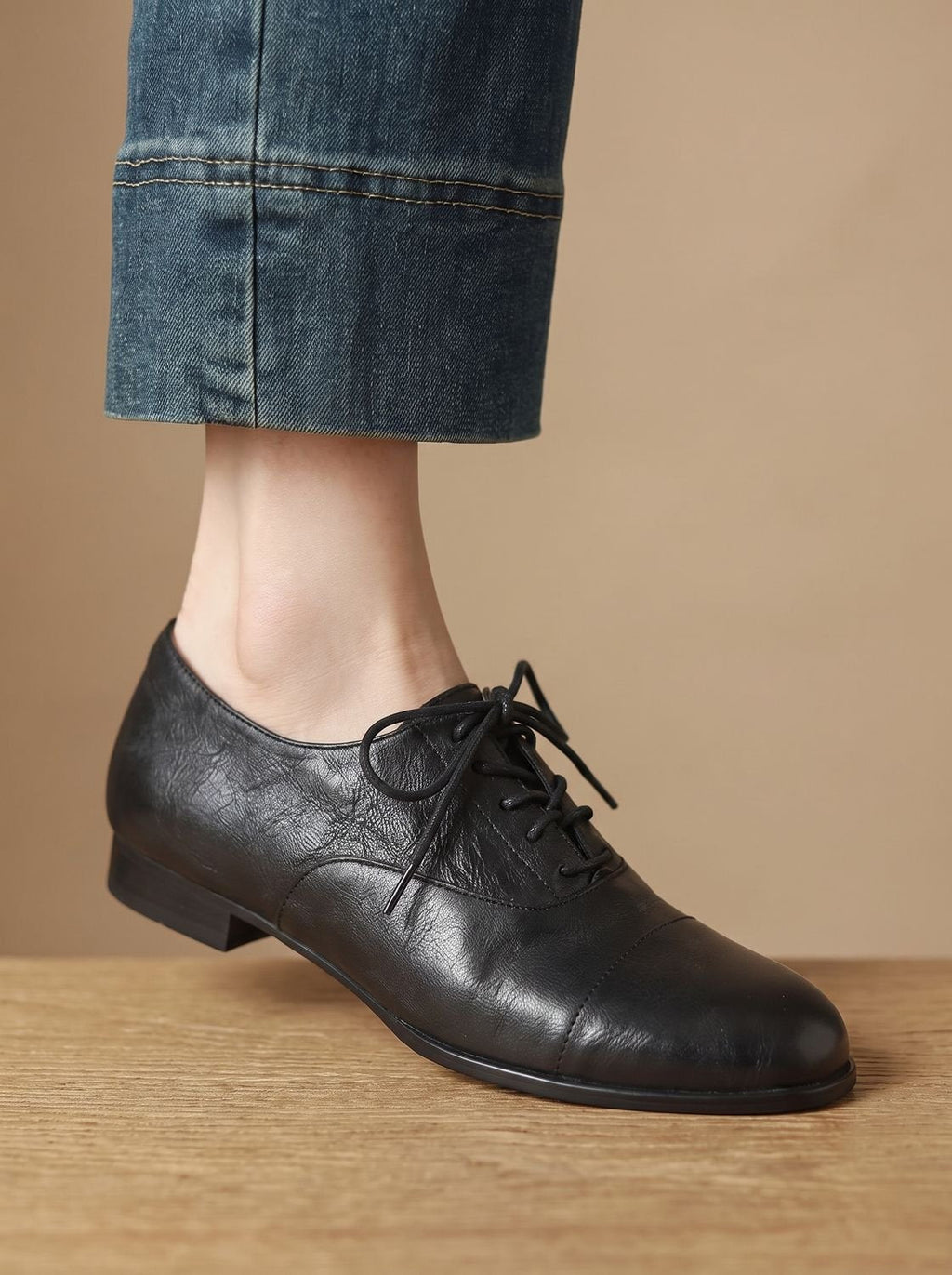 Women's brown cap toe lace-up Oxford shoes with low heels