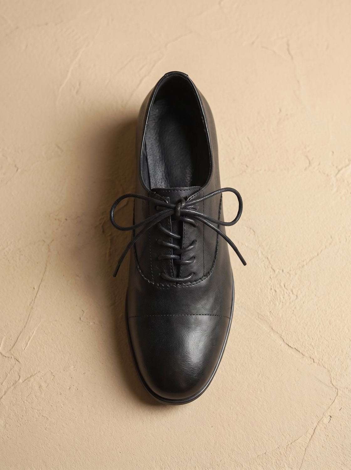 Women's brown cap toe lace-up Oxford shoes with low heels