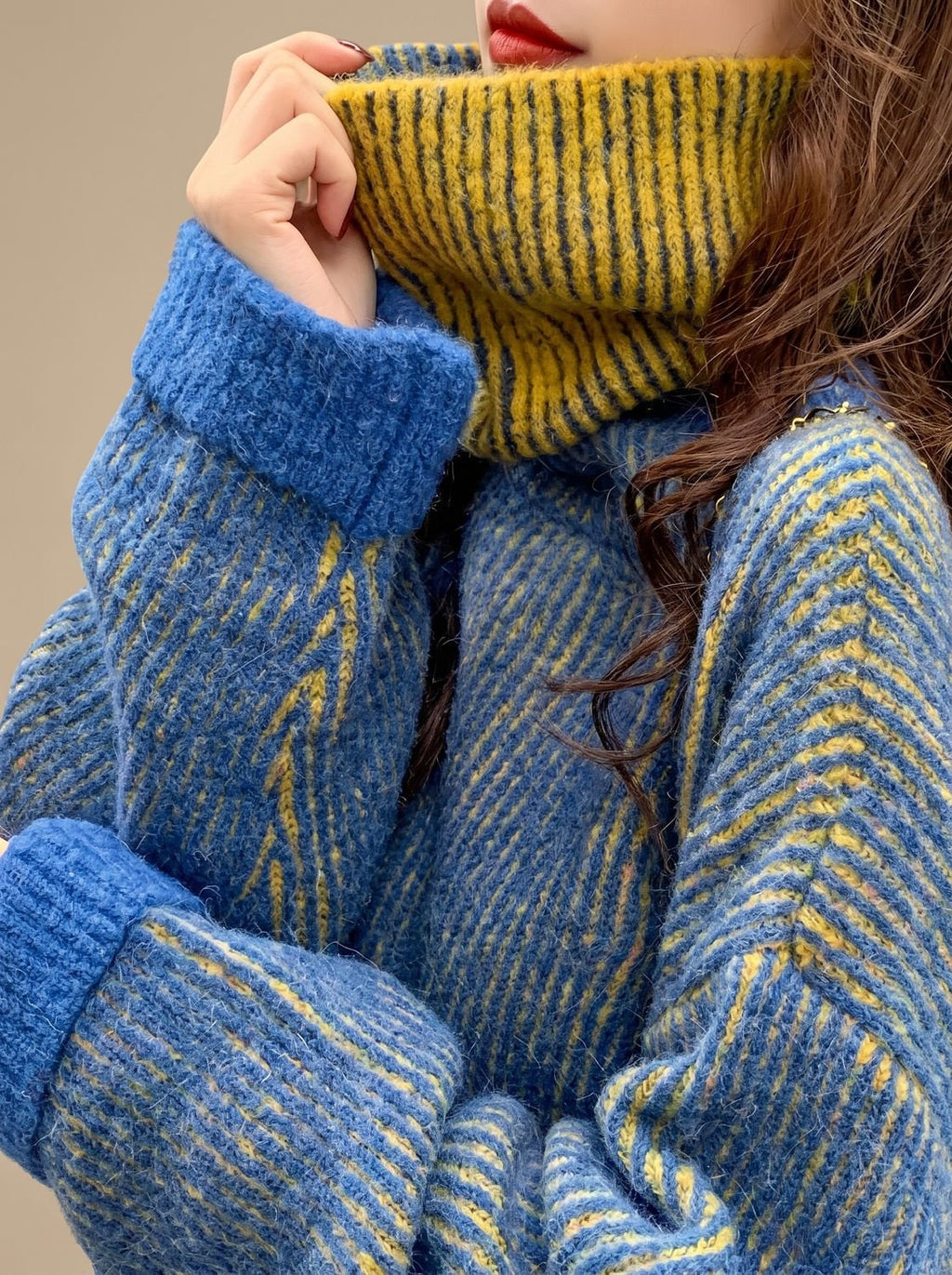 Women's Oversized Speckled Knit Turtleneck Sweater