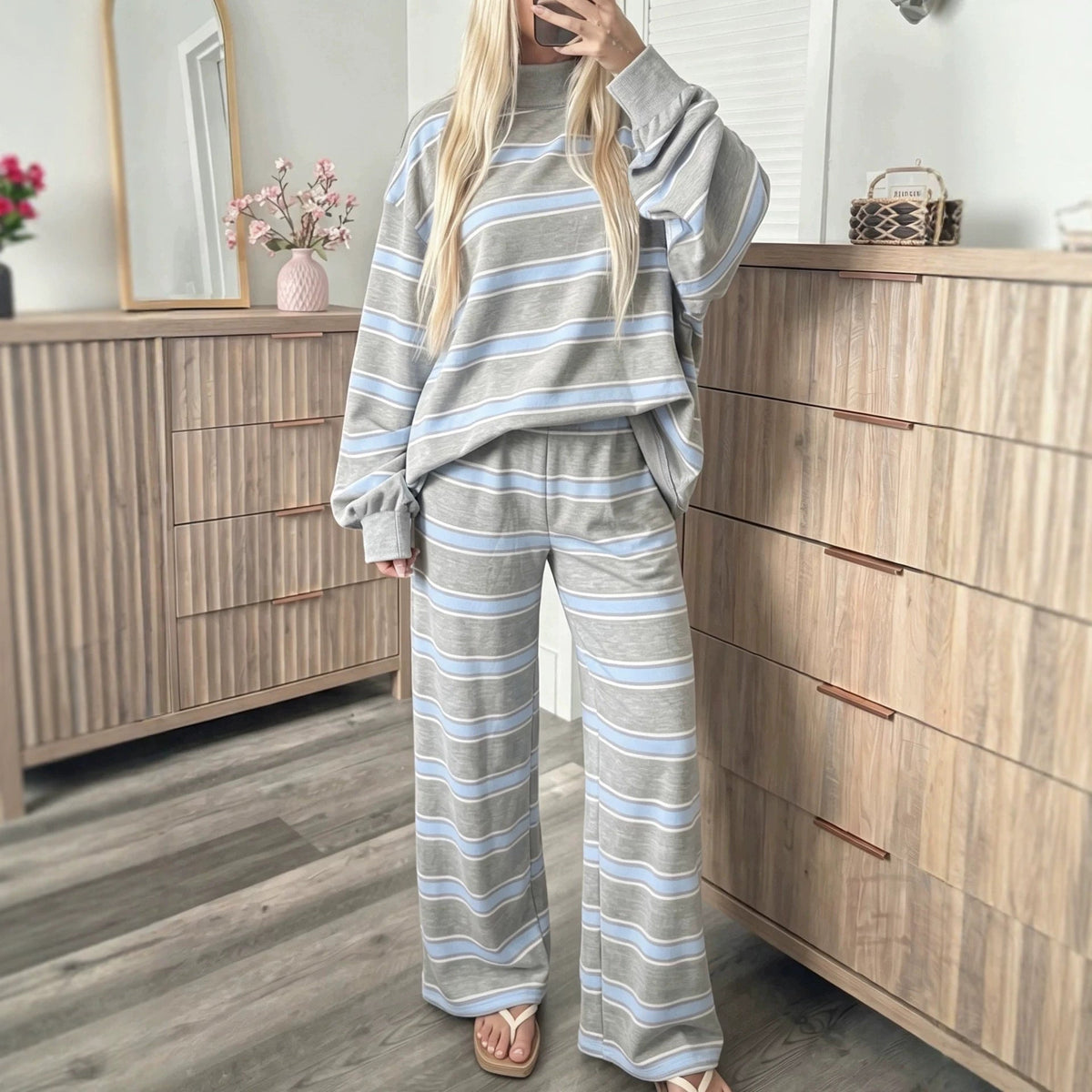 Women's striped oversized sweatshirt and wide-leg trouser set