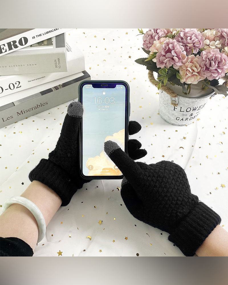 Women's textured knit gloves with ribbed cuffs and touchscreen fingertips