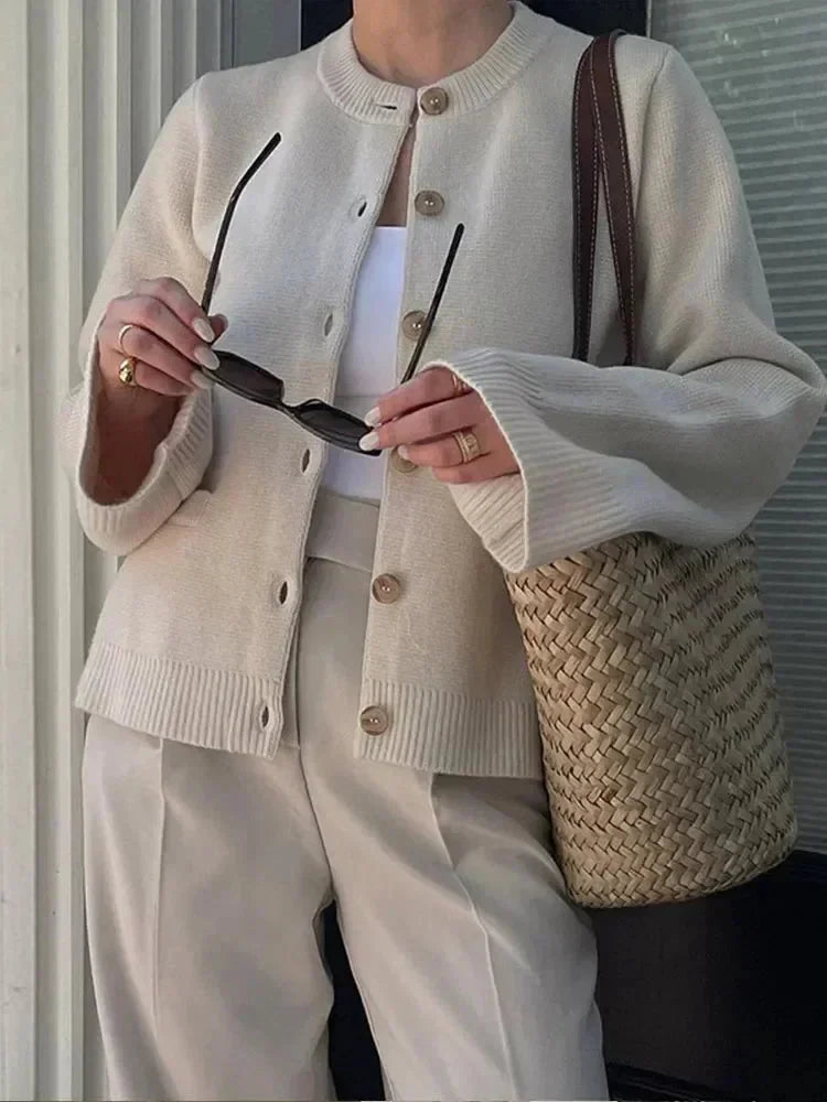 Cardigan en maille ajusté pour femme, boutonné, avec poches à rabat