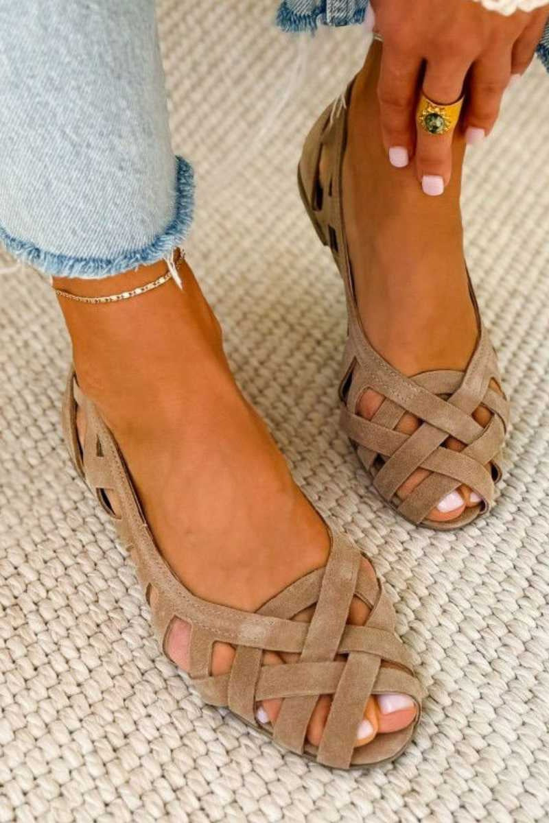 Sandales plates tressées à bout ouvert et découpes pour femme