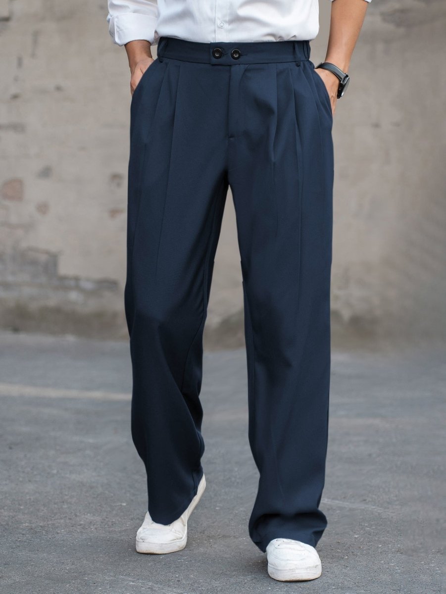 Pantalon plissé à jambes larges avec ceinture à double bouton