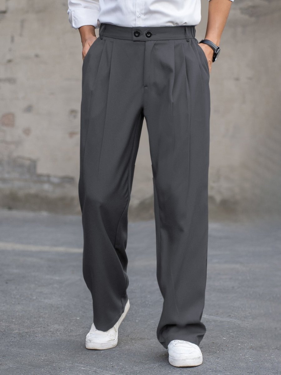 Pantalon plissé à jambes larges avec ceinture à double bouton