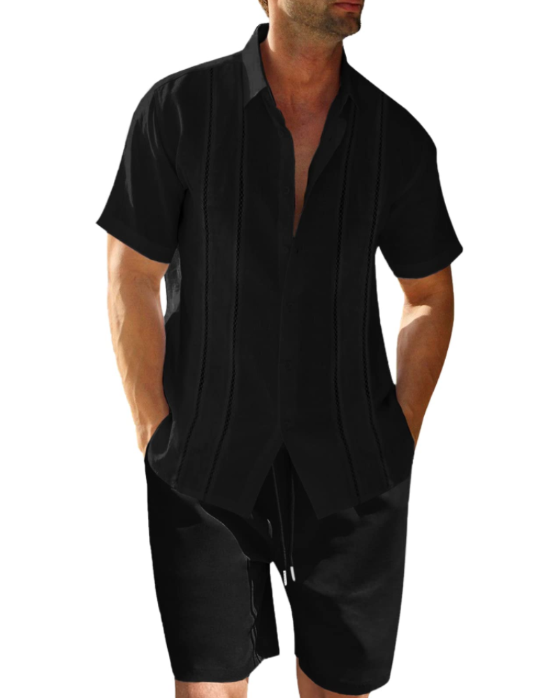 Ensemble deux pièces en lin composé d’une chemise à manches courtes et d’un short