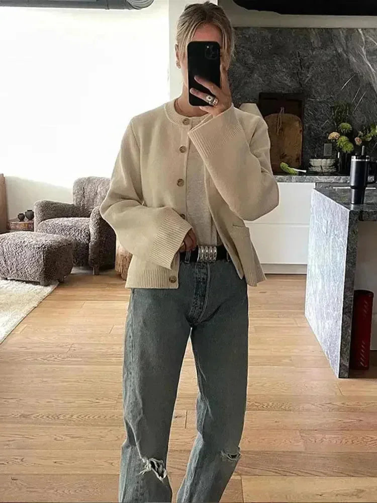 Cardigan en maille ajusté pour femme, boutonné, avec poches à rabat